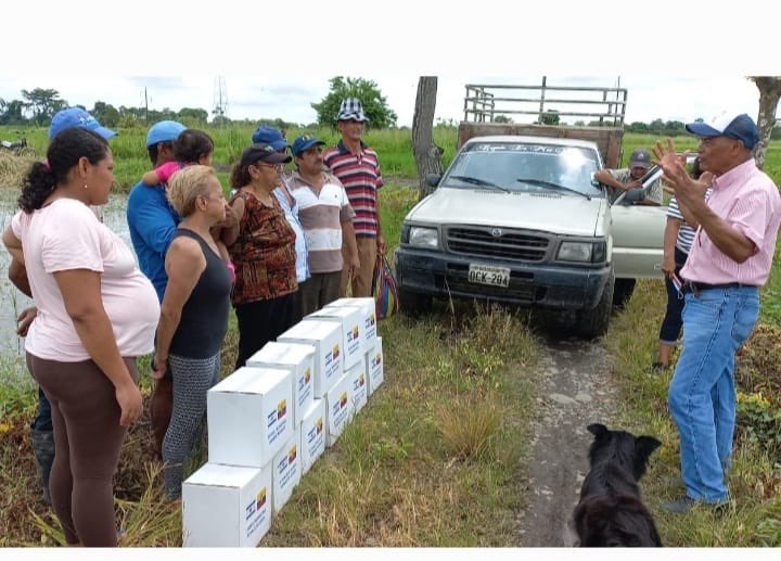 Entrega de kits a 12 familias en El Gavilán por inundaciones