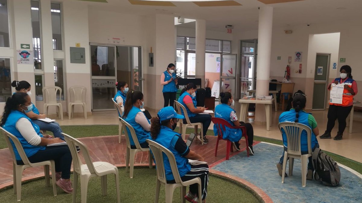 Riesgos Capacita a Funcionarios en Planes Familiares para Prevenir Inundaciones