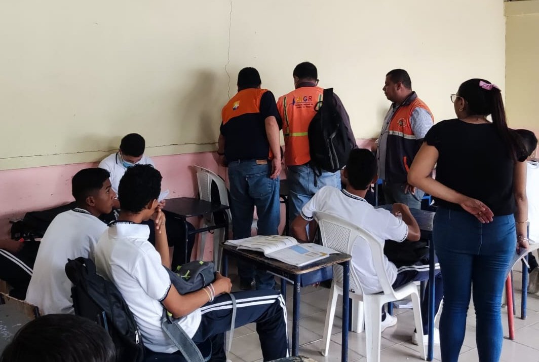 Evaluaciones técnicas en escuelas del cantón tras sismo de magnitud 6.1